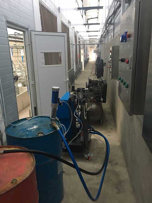 聚氨酯業勁吹漲價之風(圖1) 聚氨酯保溫施工案例