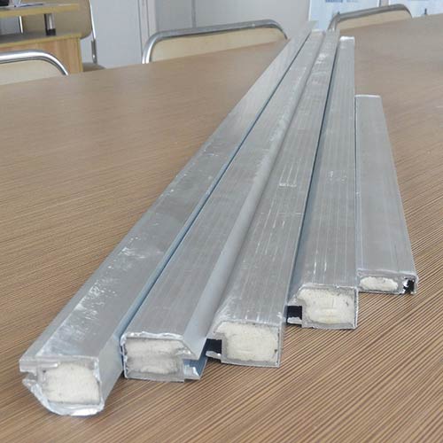型材發(fā)泡 澆注機器(圖1) 型材發(fā)泡澆注案例展示
