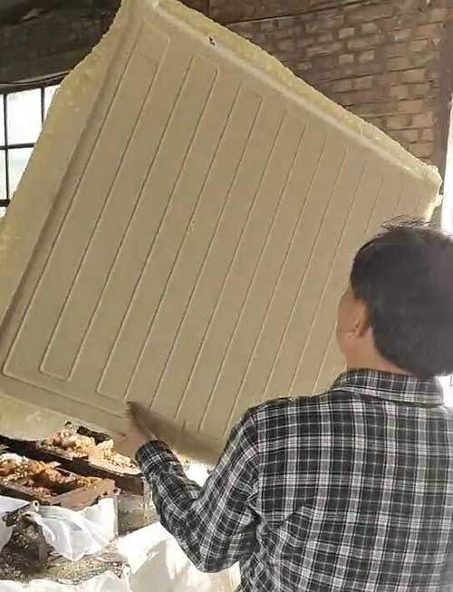 發泡地磚(圖2) 發泡地磚澆注聚氨酯發泡案例